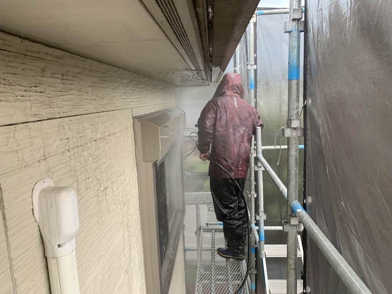 窓ガラス、網戸も洗浄してきれいにします。