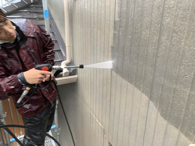 チョーキングをきれいに洗浄していきます。