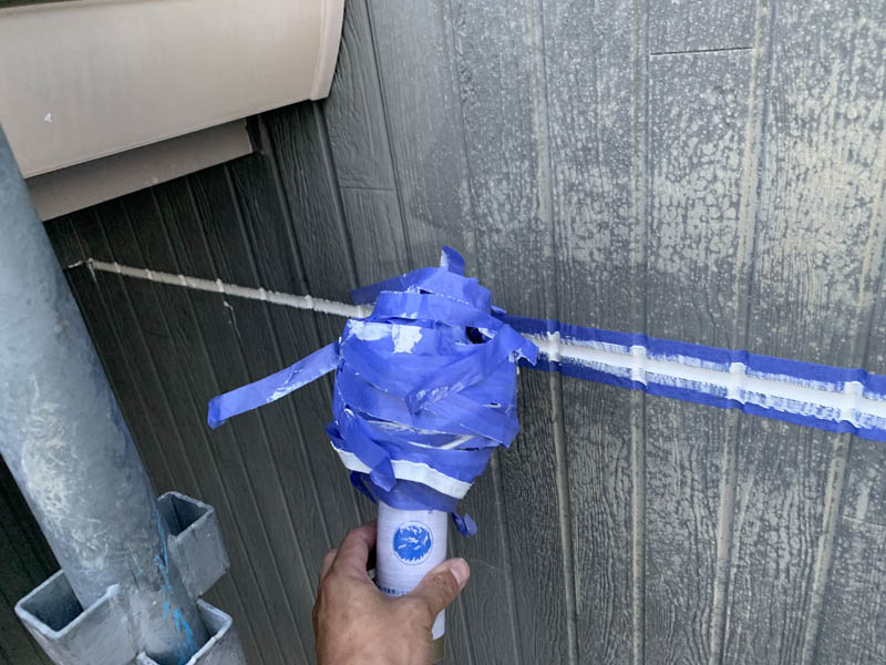 ヘラ押さえが完了したら紙テープをはがしていきます。