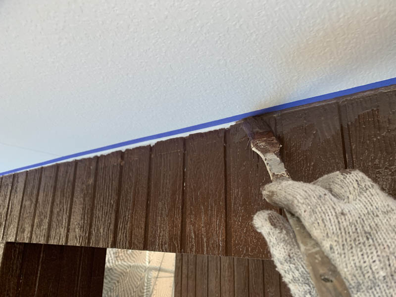 軒天と壁の取り合いのラインだしをしていきます。