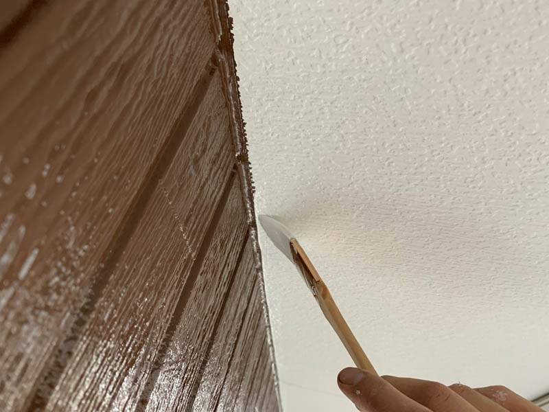 ハケで微調整をしてラインを出します。