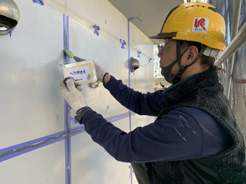 ヘラおさえの様子です。