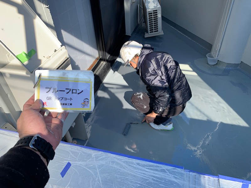 防水上塗りの様子です。