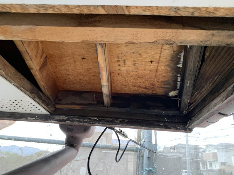 中のタルキを補強して新しいものをとりつけました。