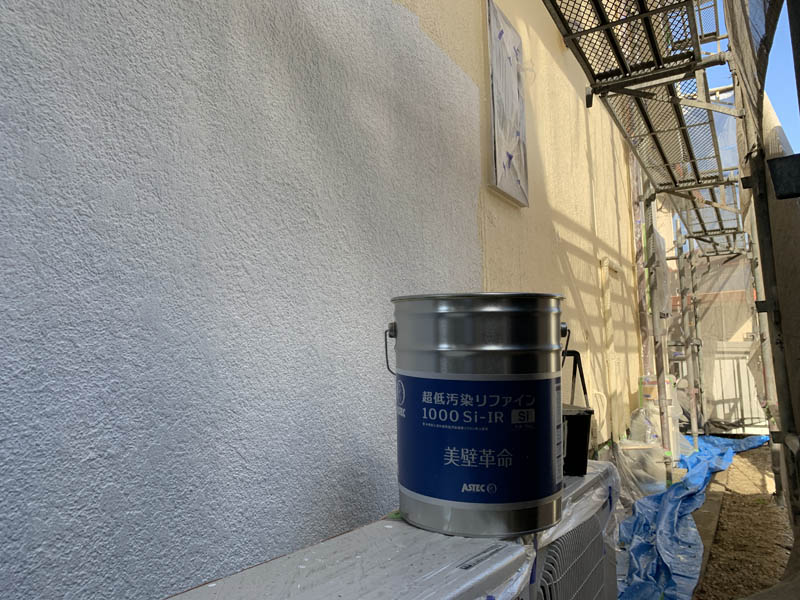 外壁の塗料は超低汚染リファインsiで施行しました。