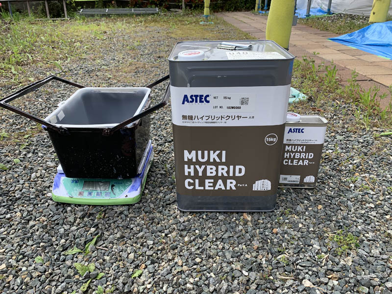 上塗りは無機塗料になります。最高品質の塗料になります。