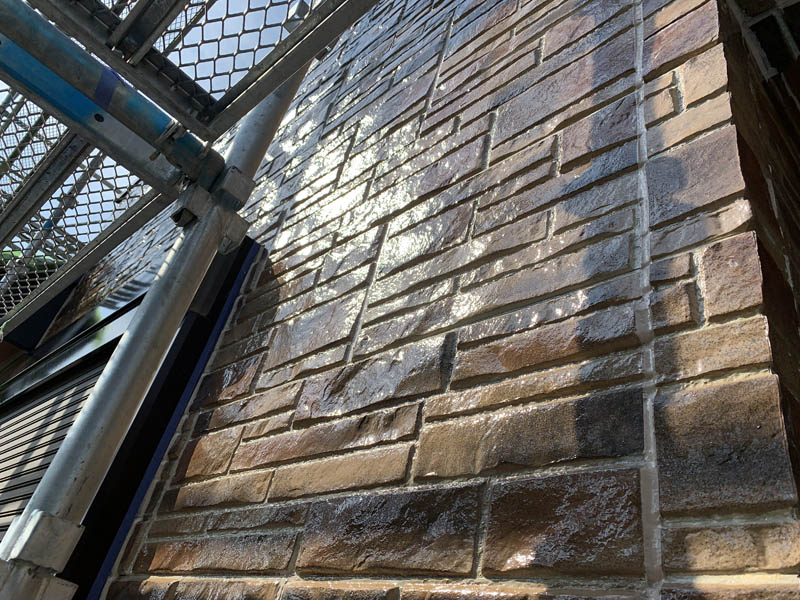 外壁塗装完了しました。ツヤがでますねー！ツヤアリと3分ツヤで塗料を選ぶことが可能です。