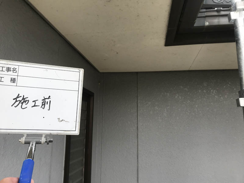 軒天も黒ずんでいました。