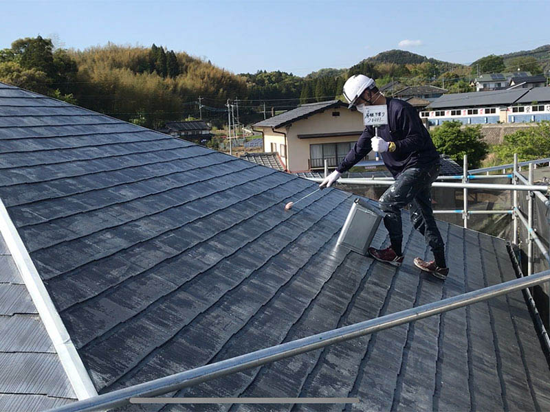 屋根の下塗り2回目の様子です。