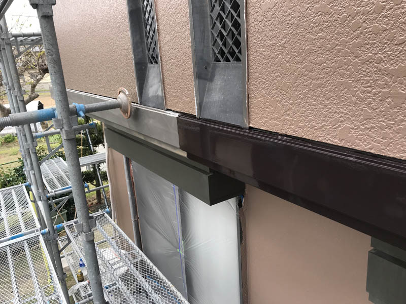 帯板塗装の様子です。