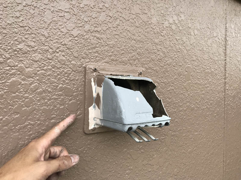 フードがボロボロです。