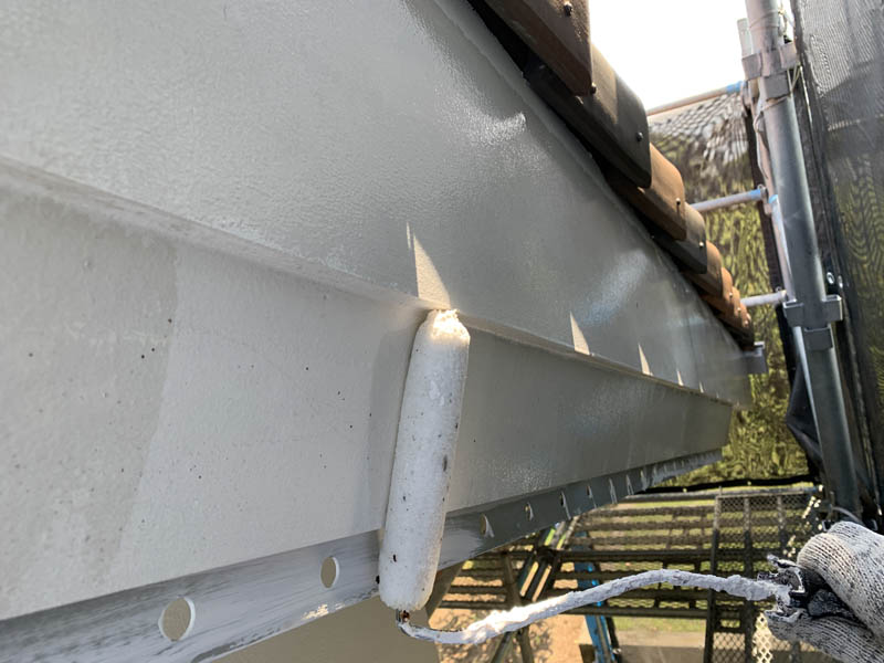 破風板の下塗りは浸透性プライマーを塗布しました。