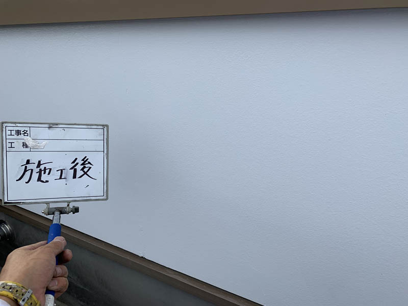 施工後の様子です。ヒビ割れをパテで埋めたのできれいな壁面に仕上がっています。