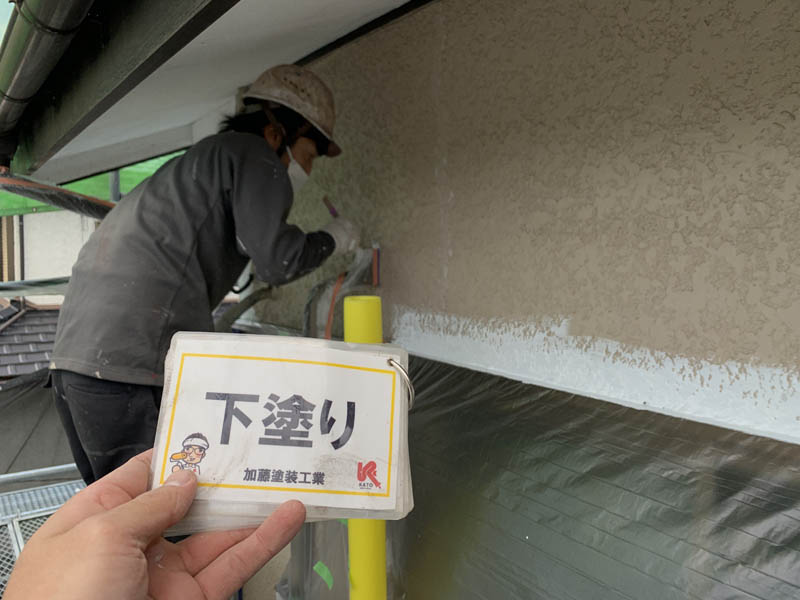 外壁の下塗りの様子です。
