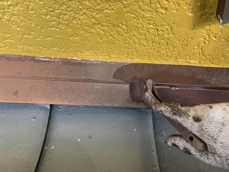 水切り塗装の様子です。