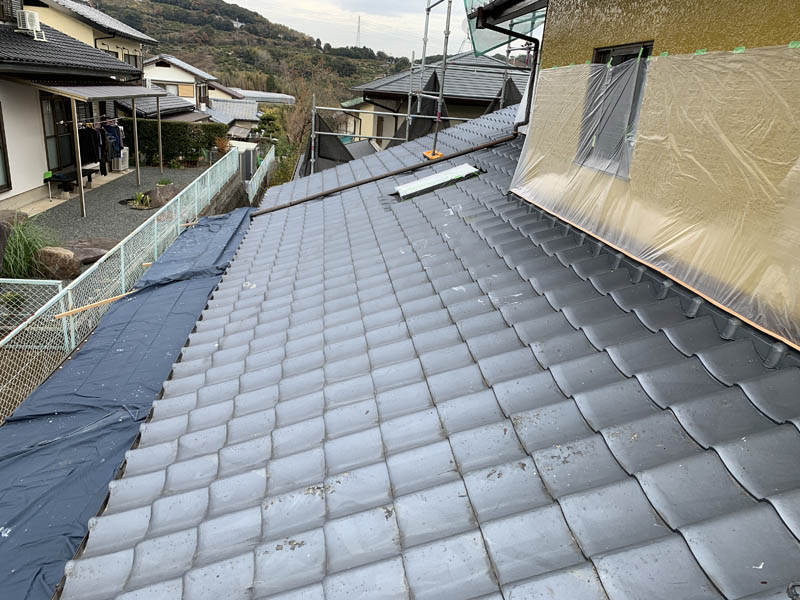 下塗り吹き付け前の様子です。