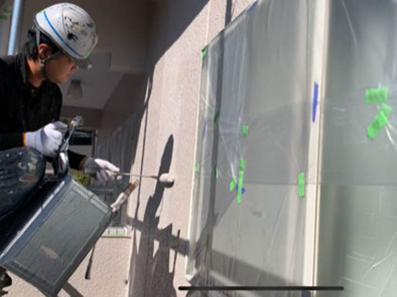 外壁：上塗りの様子です。