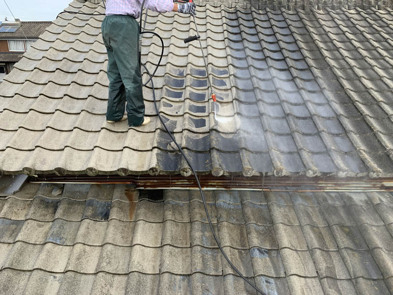 瓦から砂がかなりでました。