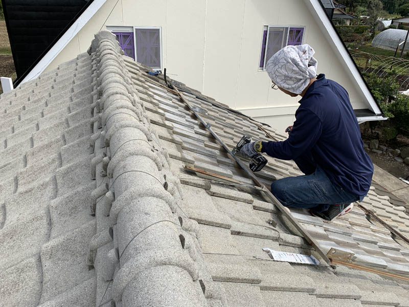 天日はフレームの上に取り付けてあるのでそれも外します。