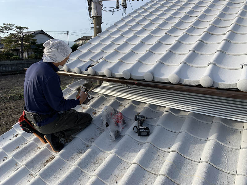 雨樋の取り付けをおこないました。