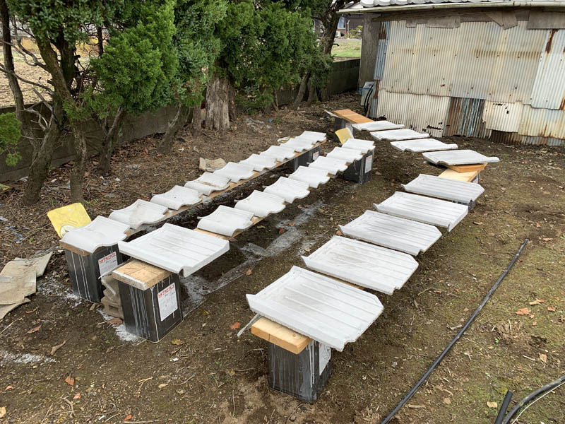 予備瓦下塗りの様子です。