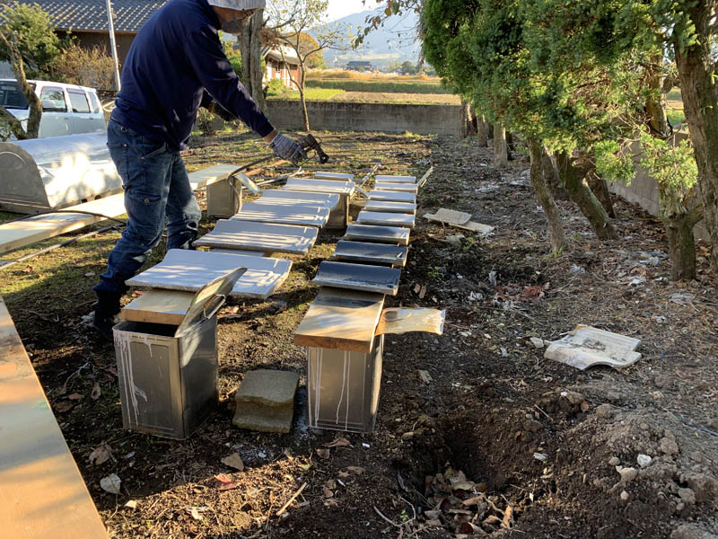 予備瓦もしっかり3回塗りします。