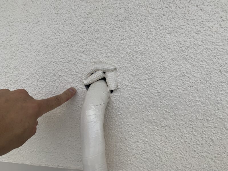 パテが劣化して取れていました。