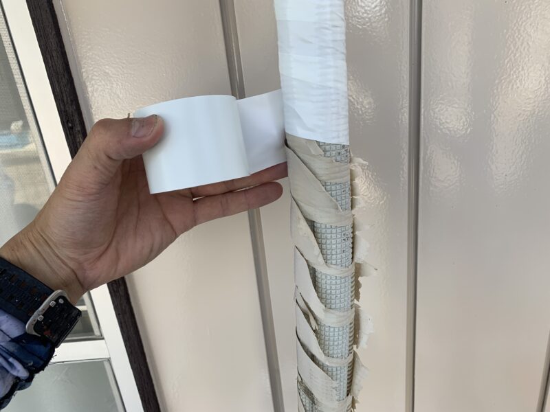 エアコンホースもボロボロの箇所はこのように新品のもので巻き付けました。
