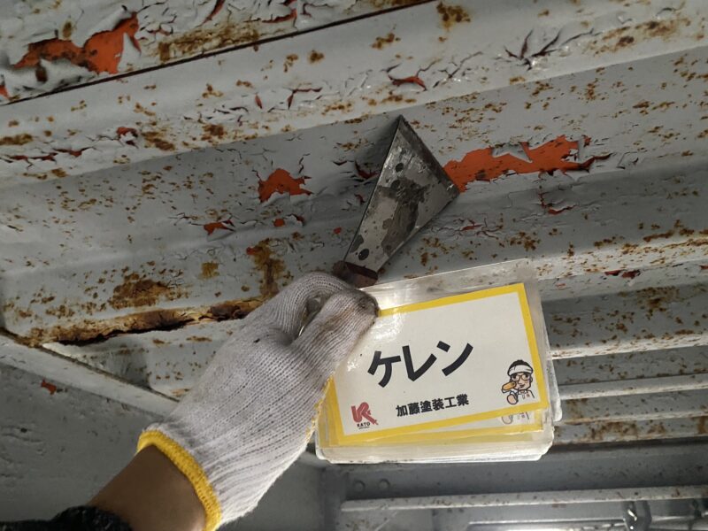 デッキプレートケレン状況です。ケレンのみで二人で丸2日かかりました。