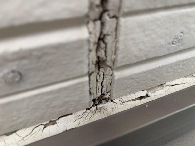 上部から雨水が入りやすくなっておりました。