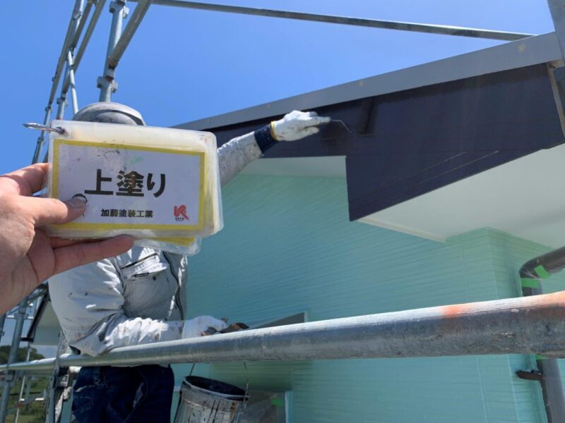 破風板　上塗り状況です。