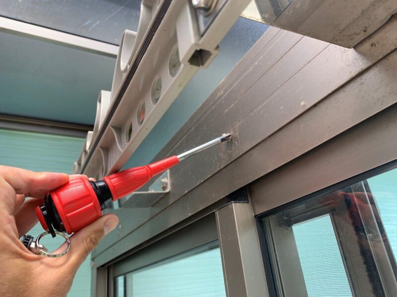 プラスドライバーが入りません。