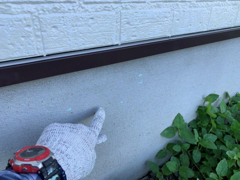 はばきに塗料が飛散しています。