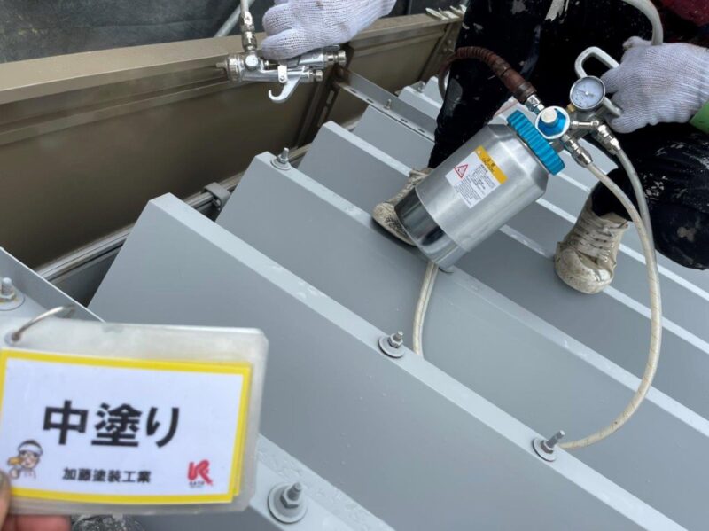 パラペットの内側部分は吹付ました。