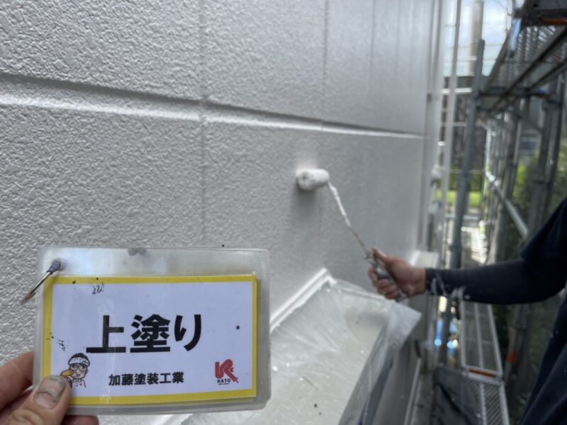 外壁塗装　上塗り状況です。