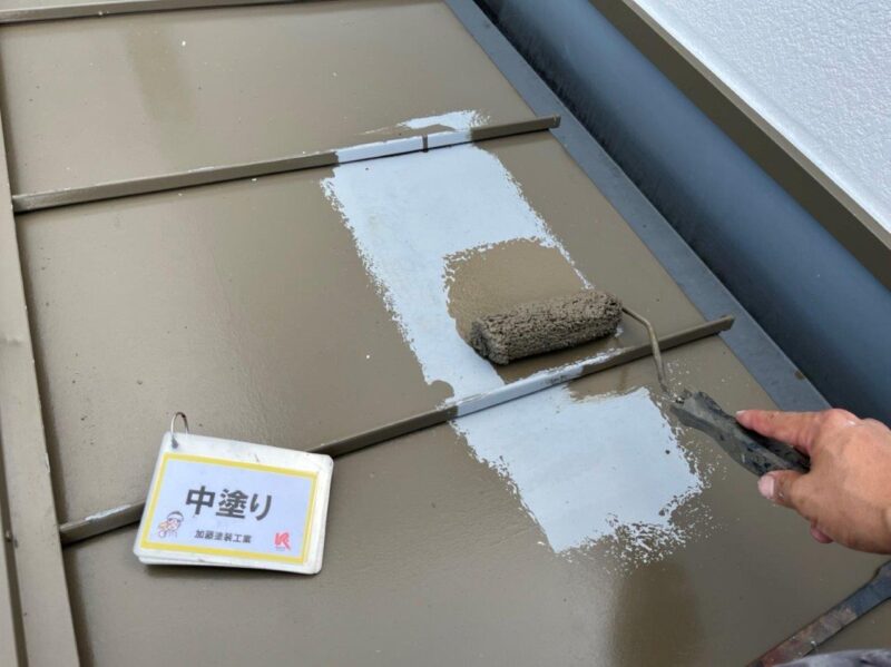 足場解体あとにジャッキベースが一か所だけあがらなかったのでその後、塗装しました。