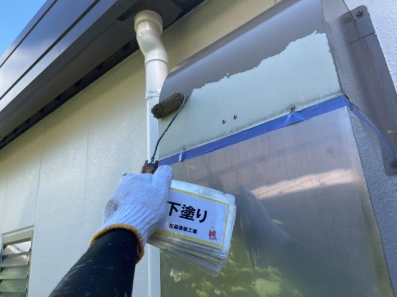 フードも塗装します。