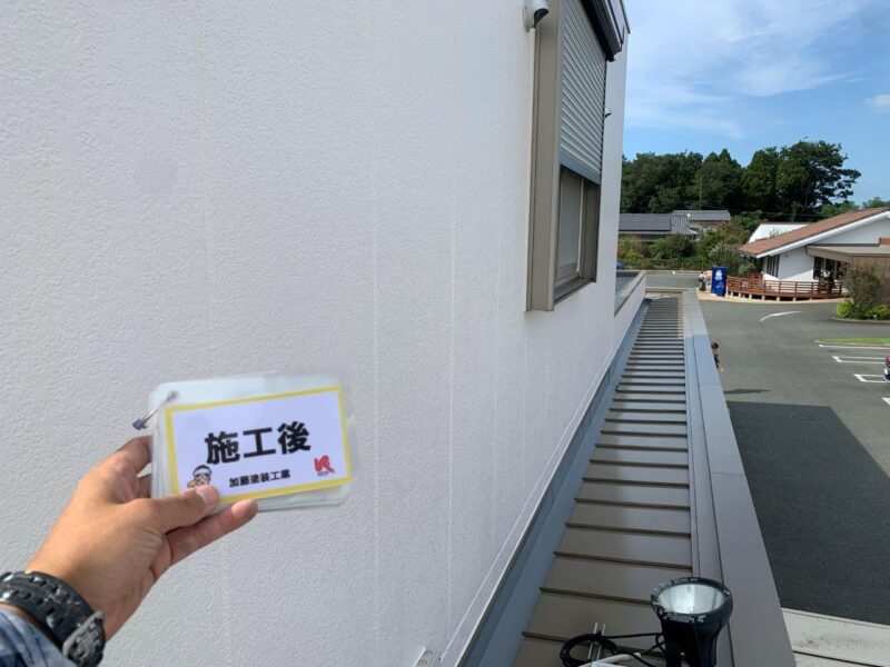 壁面は超低汚染リファインでコーティングしています。その性能は弊社ホームページの塗料メニューからリファインを選択して動画をご覧ください。