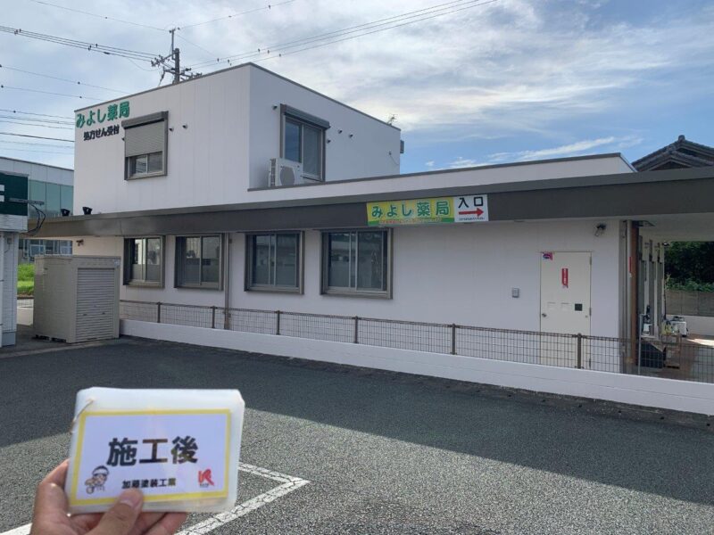 塀も塗って建物が大きく見えます。色彩維持効果のある塗料ですので長期にわたって美観を維持します。