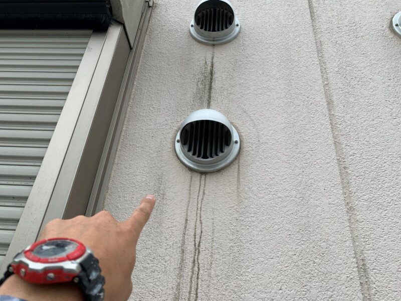 雨だれ汚れがすごいですね