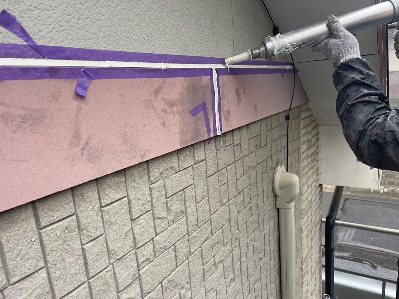 熊本市北区鶴羽田　外壁塗装工事　高耐久のシーリングを充填しました。