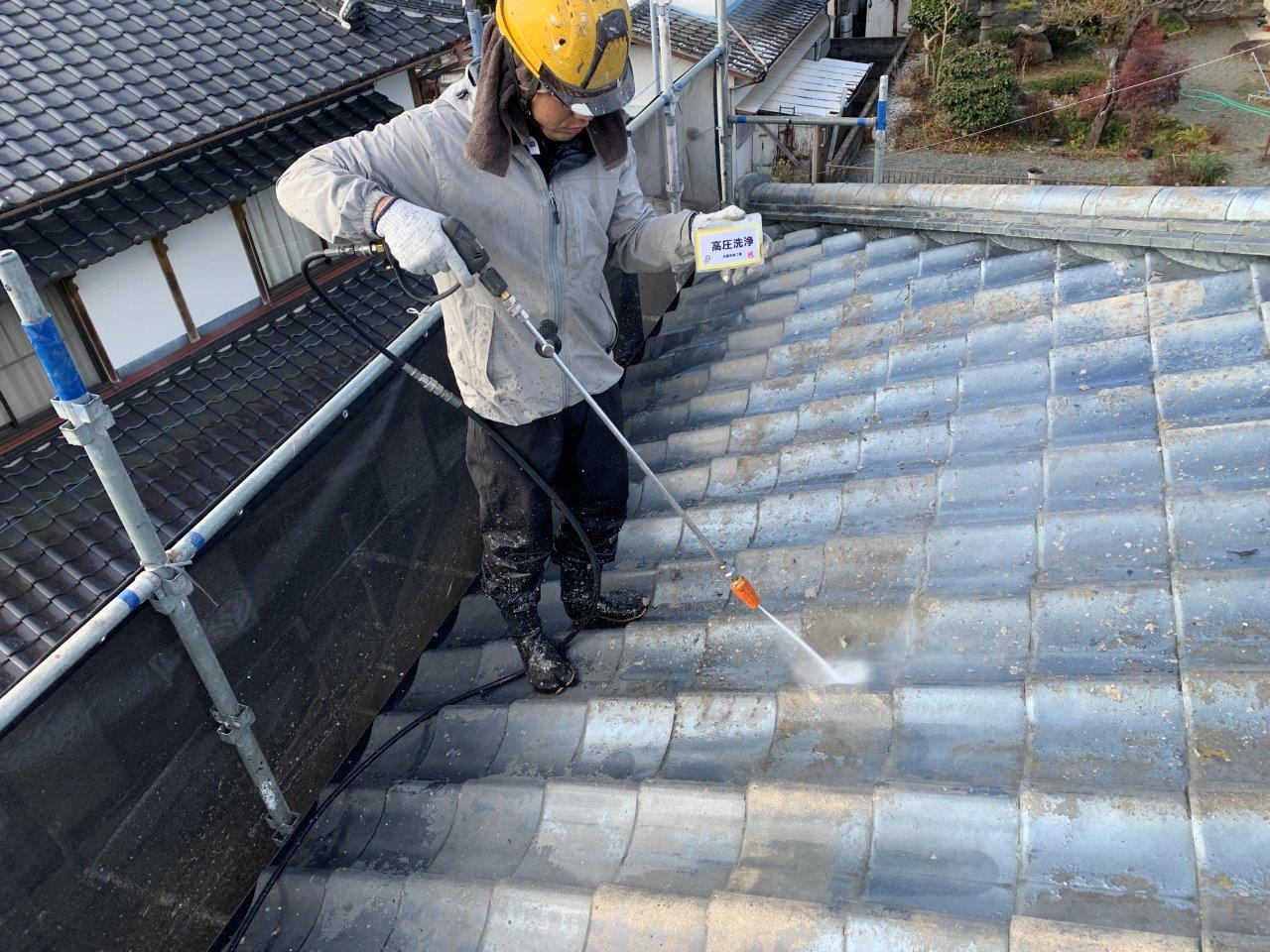 熊本市北区須屋　セメント瓦塗り替え工事　高圧洗浄をおこないました。