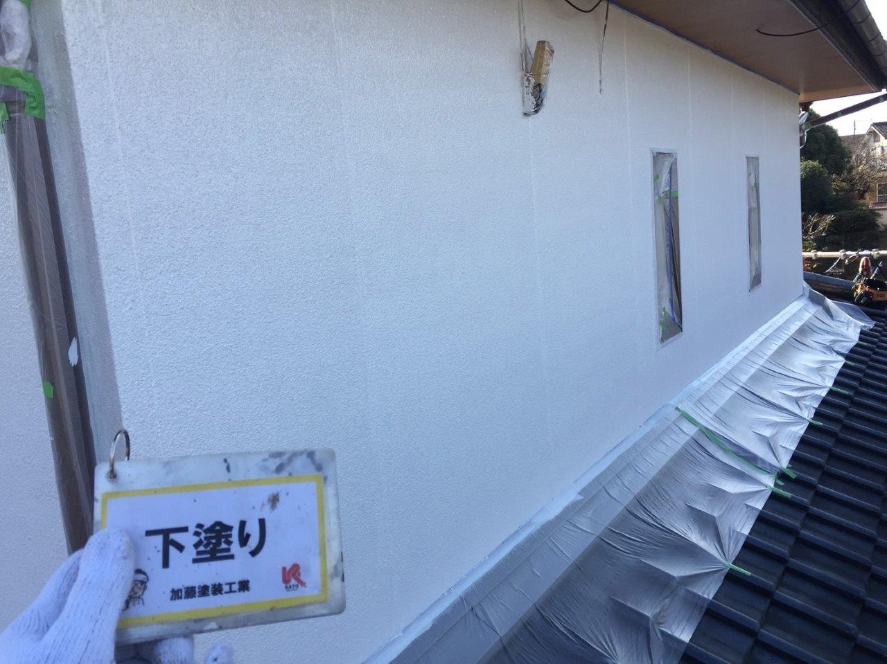 合志市須屋塗替え工事、外壁塗装　下塗りをしました。