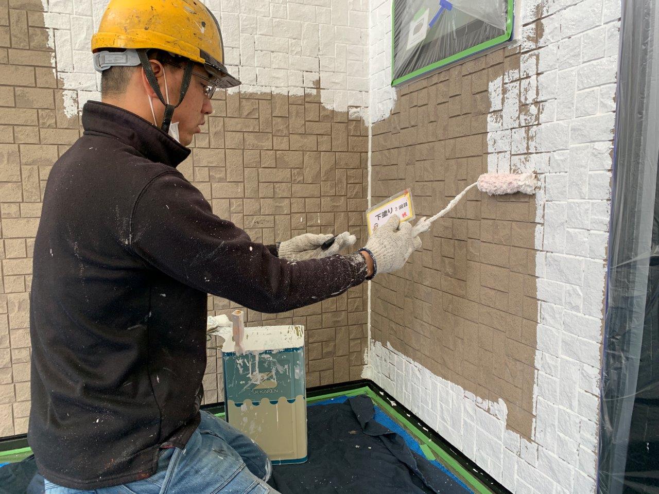 熊本市外壁塗装工事　下塗りを２回塗装することで長持ち塗装。