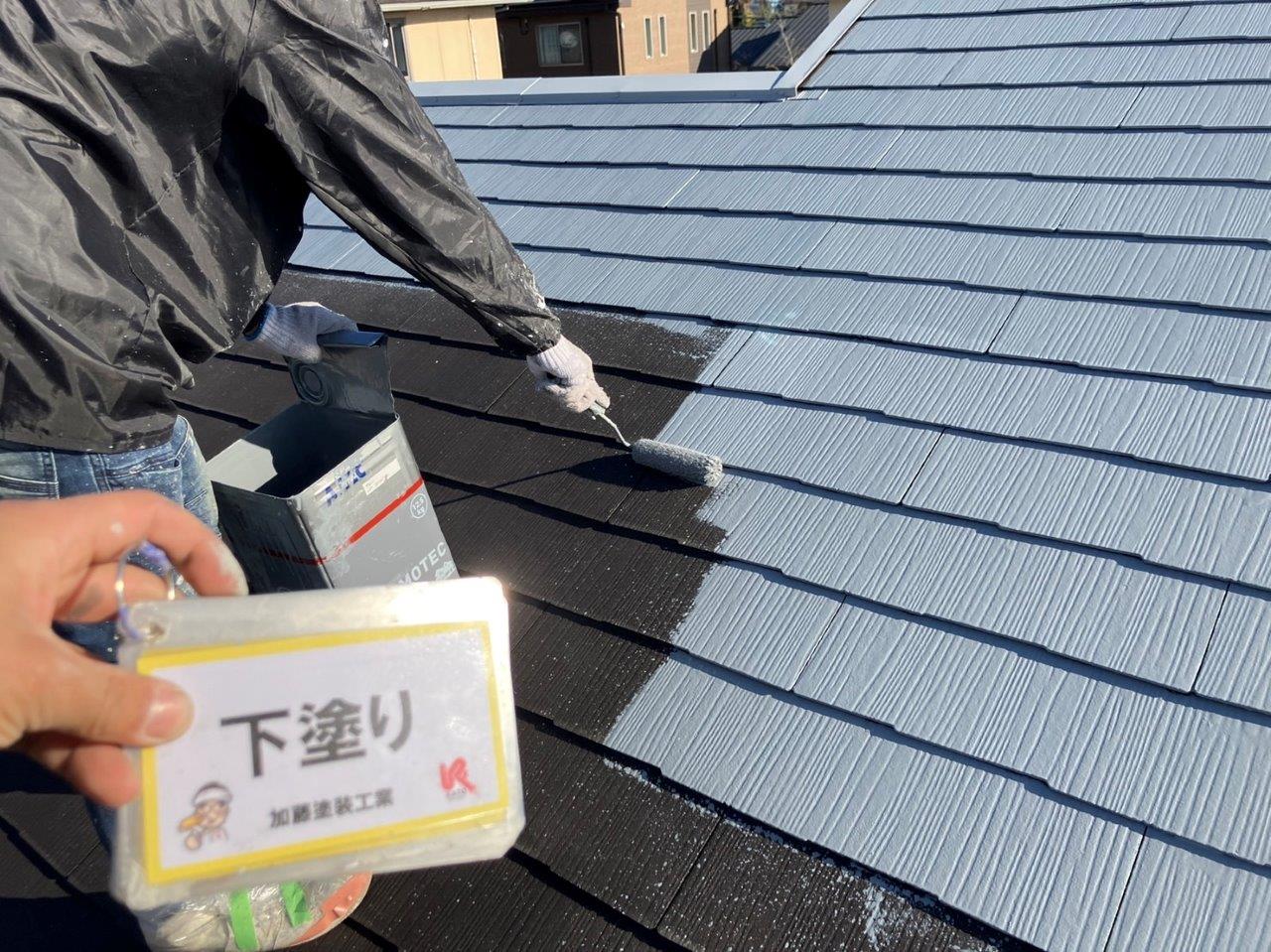 益城町S様　屋根塗装工事　下塗りをしました。