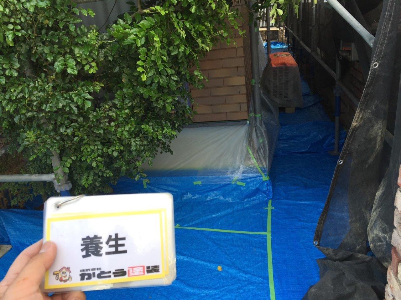 菊池市A様邸　外壁塗装工事　塗料の飛散防止のため養生をおこないました。