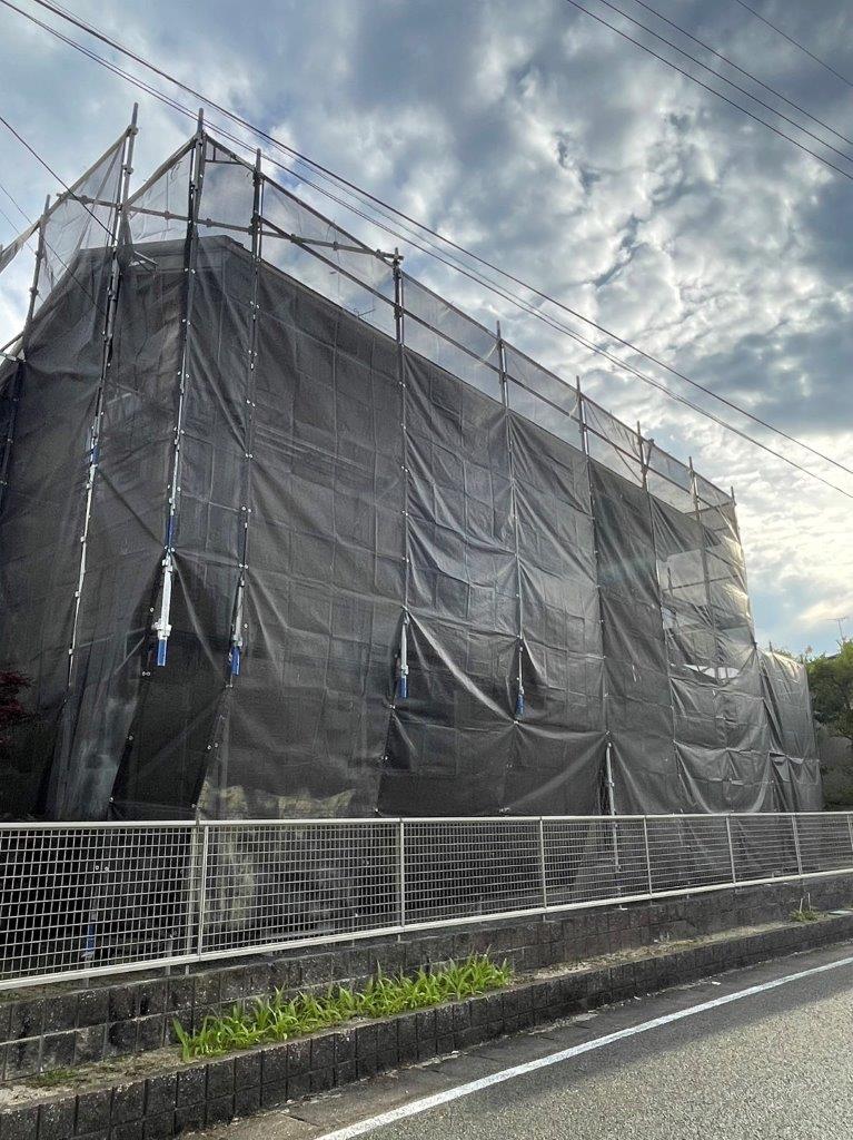 熊本玉名市N様邸外壁塗装　足場の組立をおこないました。