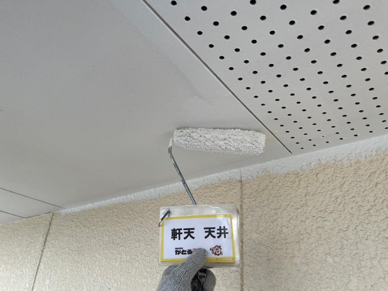 熊本市弓削Y様邸外壁塗装　軒天塗装 下地調整をおこないました。