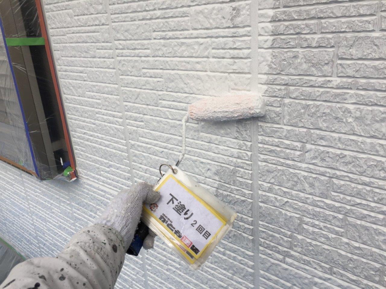 玉名市N様邸外壁塗装　　より長持ちさせるために下塗り2回目を塗装しました。