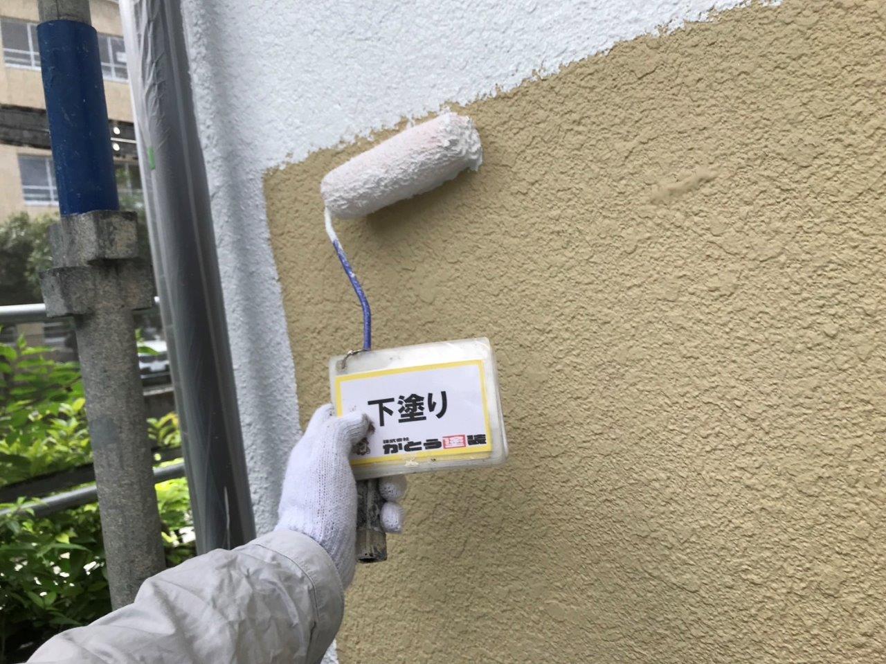 熊本市楠Ⅿ様邸外壁塗装，エスケー化研の水性SDサーフエポプレミアムで下塗りをしました。